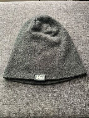 REI Co-op Has Unisex OS Gray Knit Beanie with Logo Patch